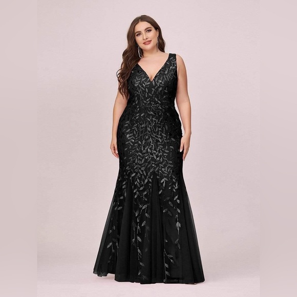 Dresses & Skirts - Elegant Black Evening Gown
